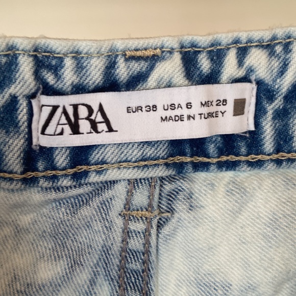 Zara High-Waisted Ripped Stone Washed Jeans - Picture 2 of 4